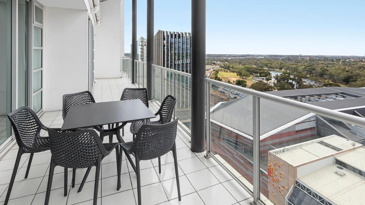 Oaks Adelaide Embassy Suites Exteriör bild