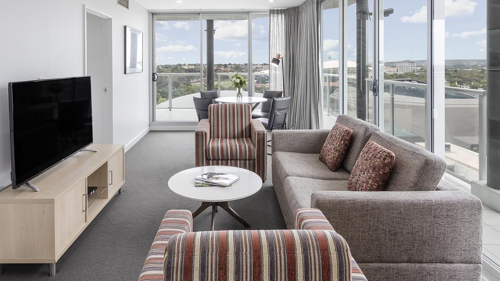 Oaks Adelaide Embassy Suites Exteriör bild