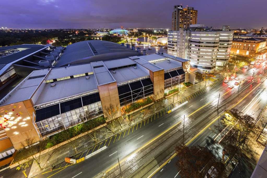 Oaks Adelaide Embassy Suites Exteriör bild